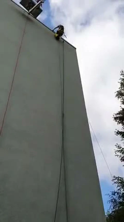 Fassadenreinigung am Hochhaus